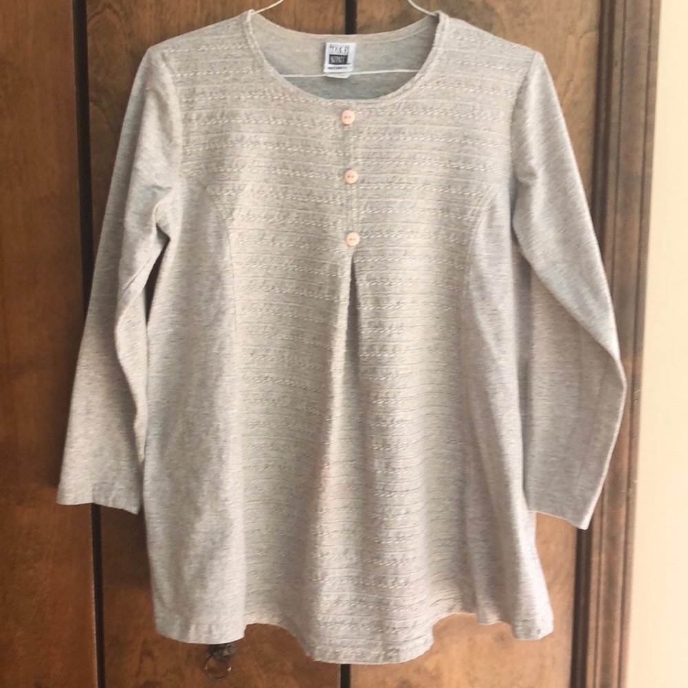 Pretty maternity shirt